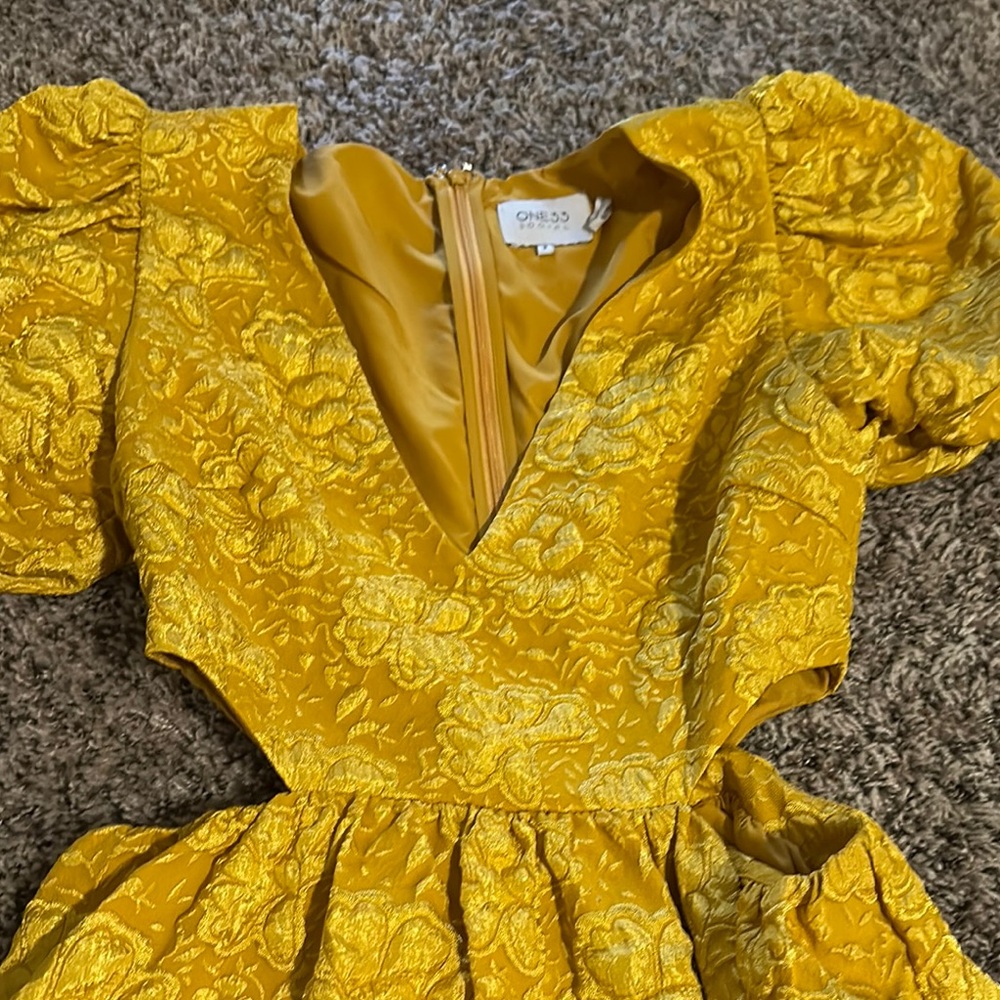 Elegant Yellow Floral Dress - Picture 2 of 2